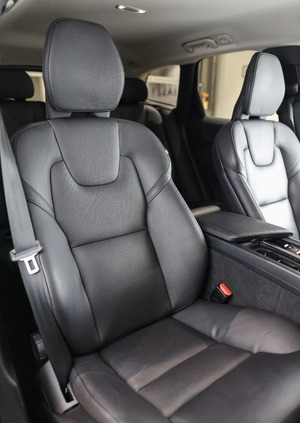 Volvo XC 60 cena 157850 przebieg: 99745, rok produkcji 2019 z Nowa Sarzyna małe 596